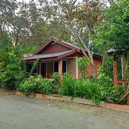 Pina House Hotel Kep Bagian luar foto