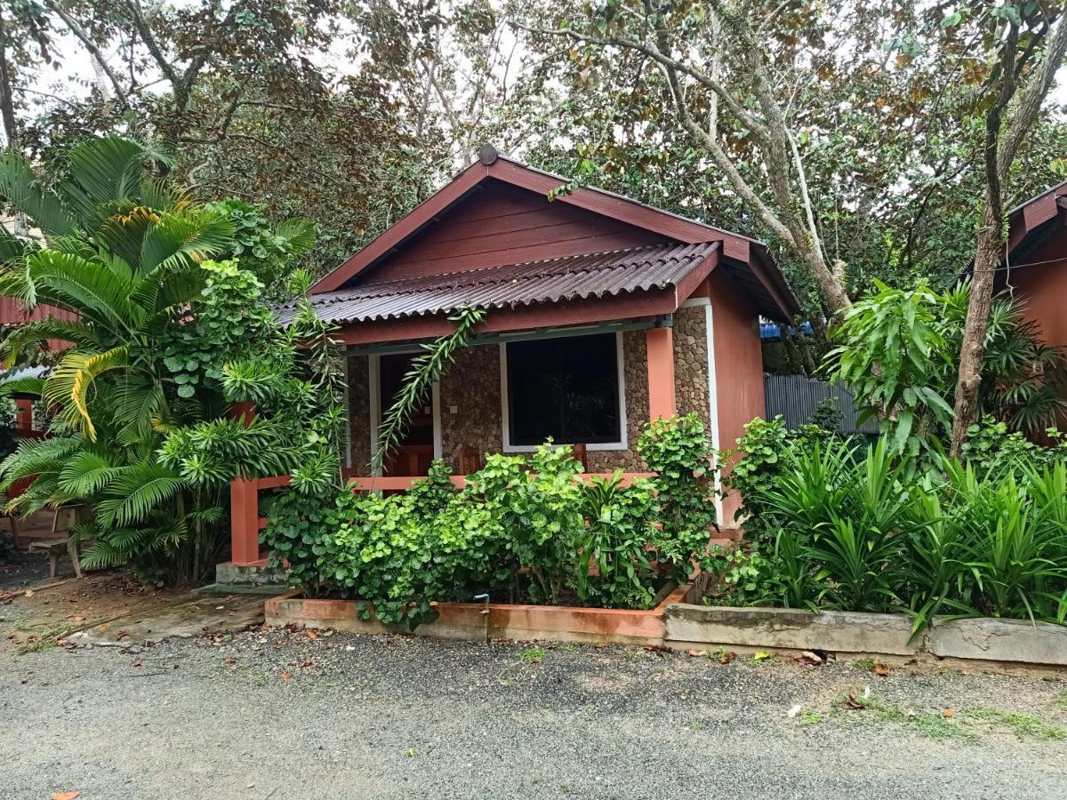 Pina House Hotel Kep Bagian luar foto